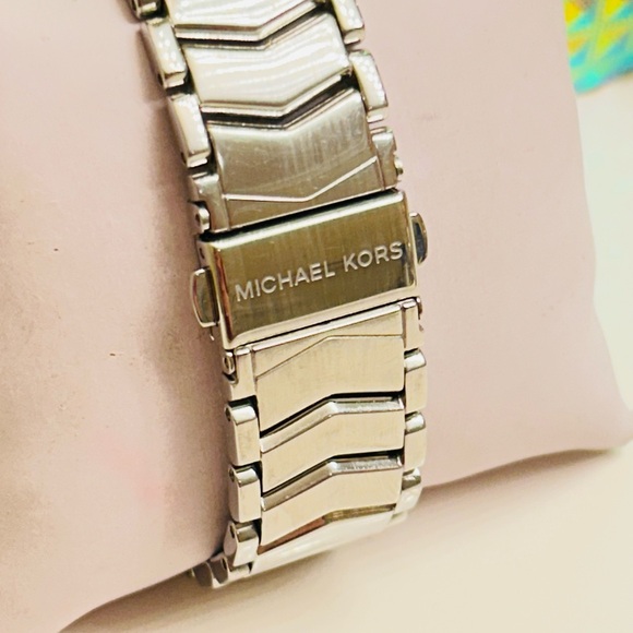 Michael Kors Whitney Wren Silver Tone Watch - Picture 8 of 10
